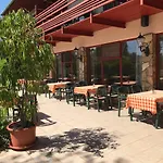 Zsanett Hotel 3*