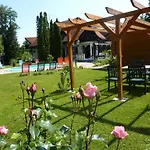 Hotel Zsanett Balatonkeresztúr