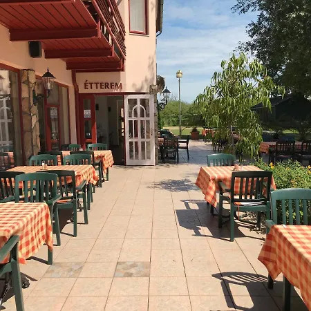 Hotel Zsanett