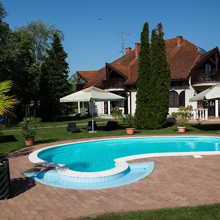 Zsanett Szálloda 3*