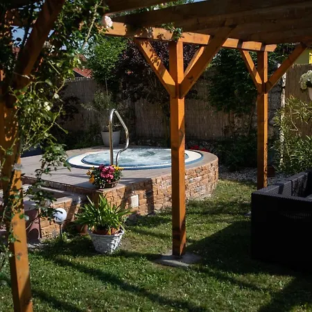 Zsanett Hotel 3*