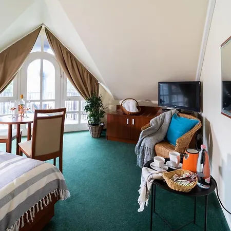 Hotel Zsanett Balatonkeresztur