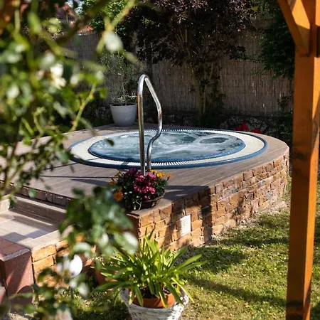 Ξενοδοχείο Zsanett Balatonkeresztúr