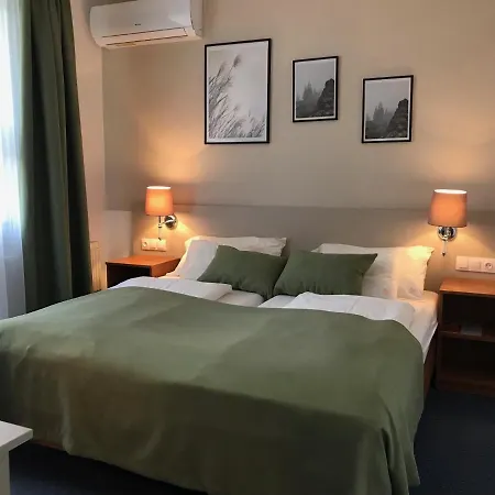 Zsanett Отель Балатонкерестур