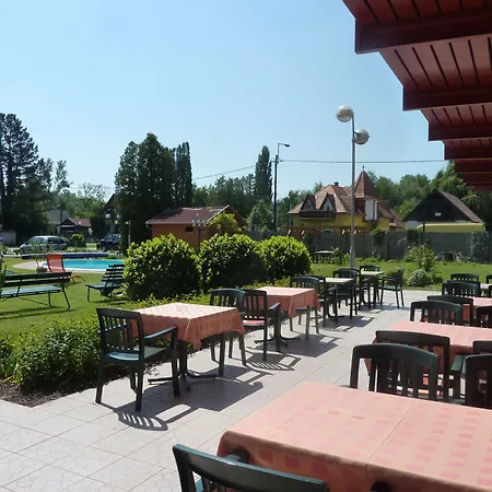 Zsanett 3* Балатонкерестур