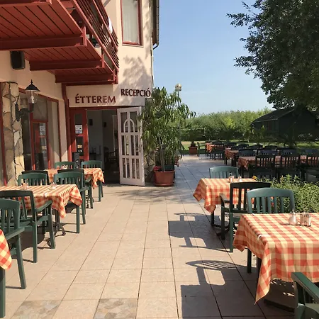 Отель Zsanett Балатонкерестур