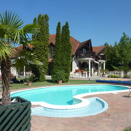 Zsanett 3* Balatonkeresztur