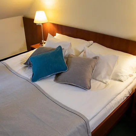 Zsanett Hotel Balatonkeresztur