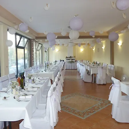Zsanett Hotel