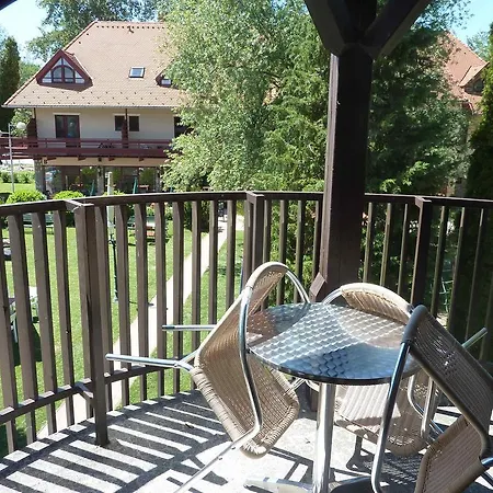 Zsanett Балатонкерестур