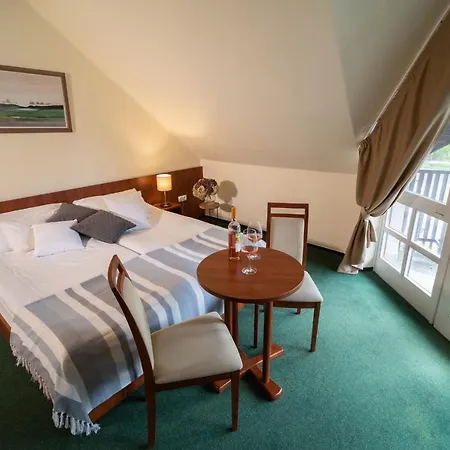 Zsanett Balatonkeresztúr