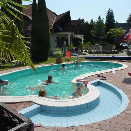 Hotel Zsanett