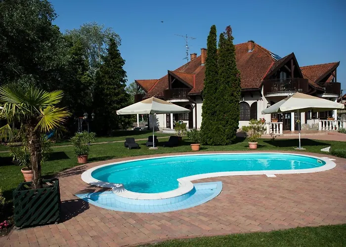 Zsanett Hotel 3*