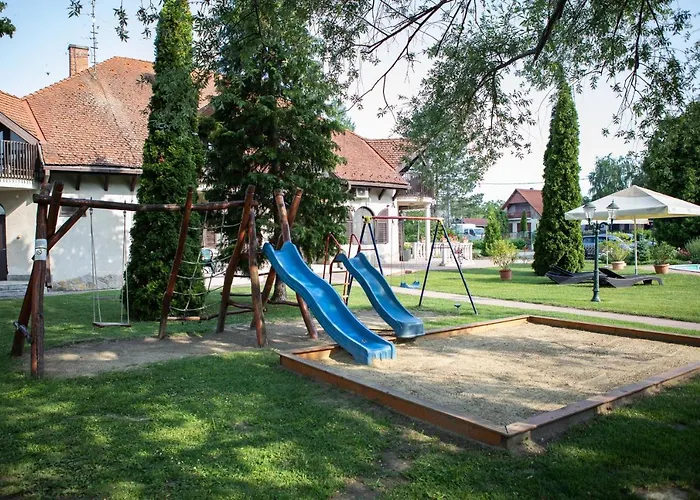 מלון Zsanett Balatonkeresztúr