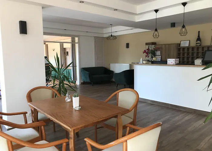 Hotel Zsanett 3*
