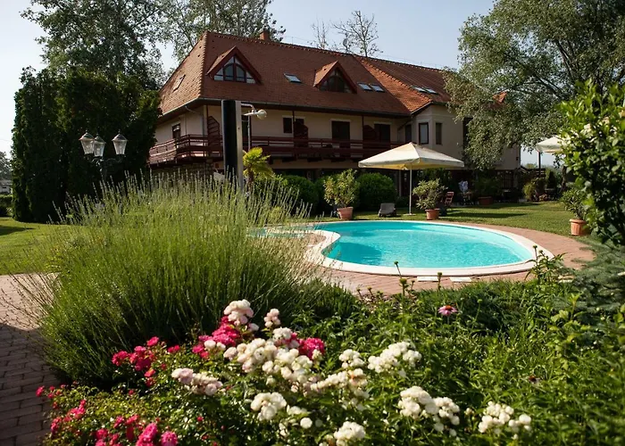 Zsanett Hotel 3*